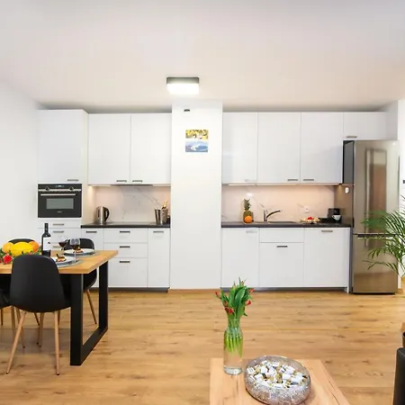 Maya's Flats & 49 - Spacious 3 In Szafarnia Lägenhet Gdańsk